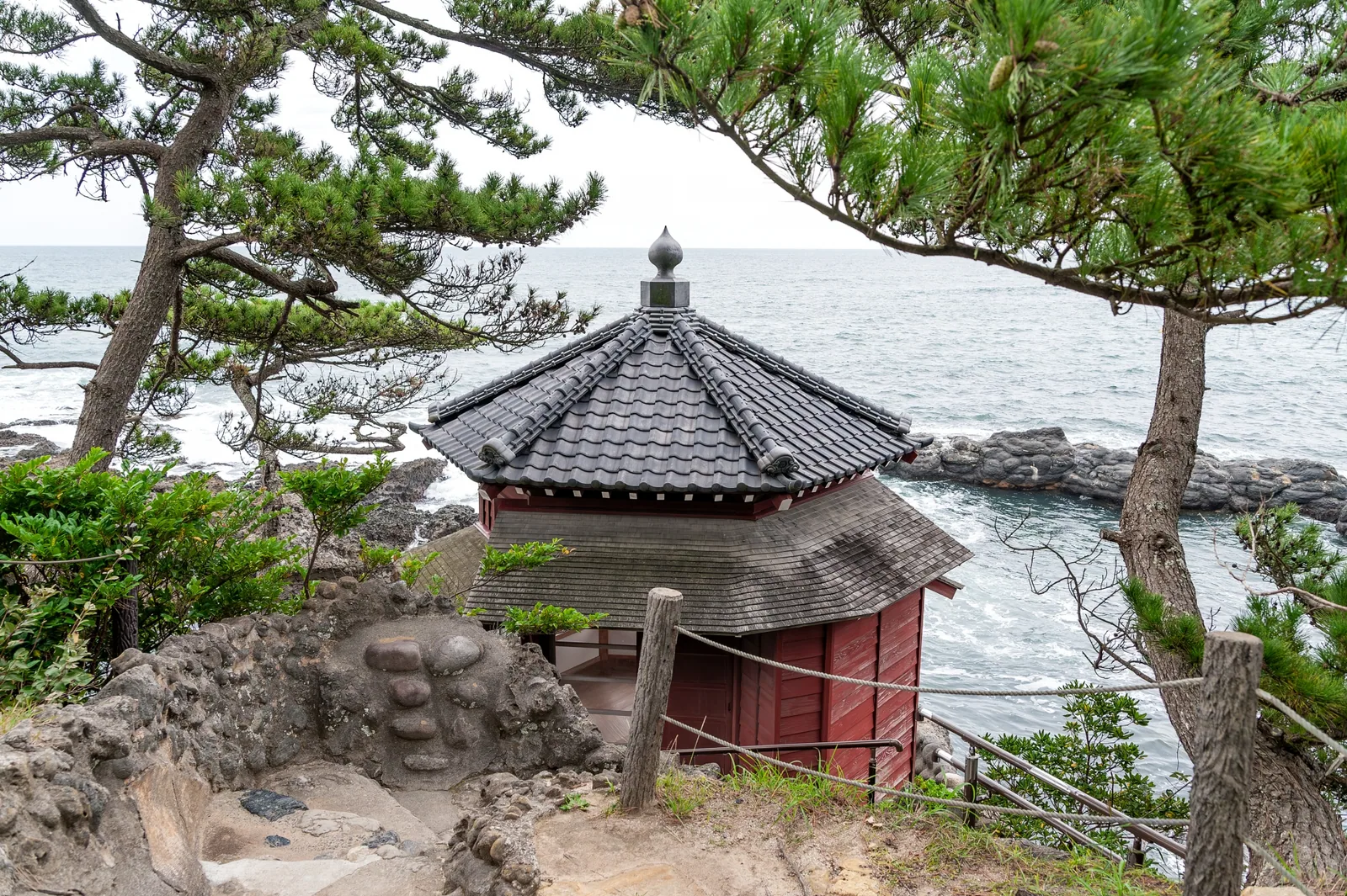 六角堂(茨城大学五浦美術文化研究所)
