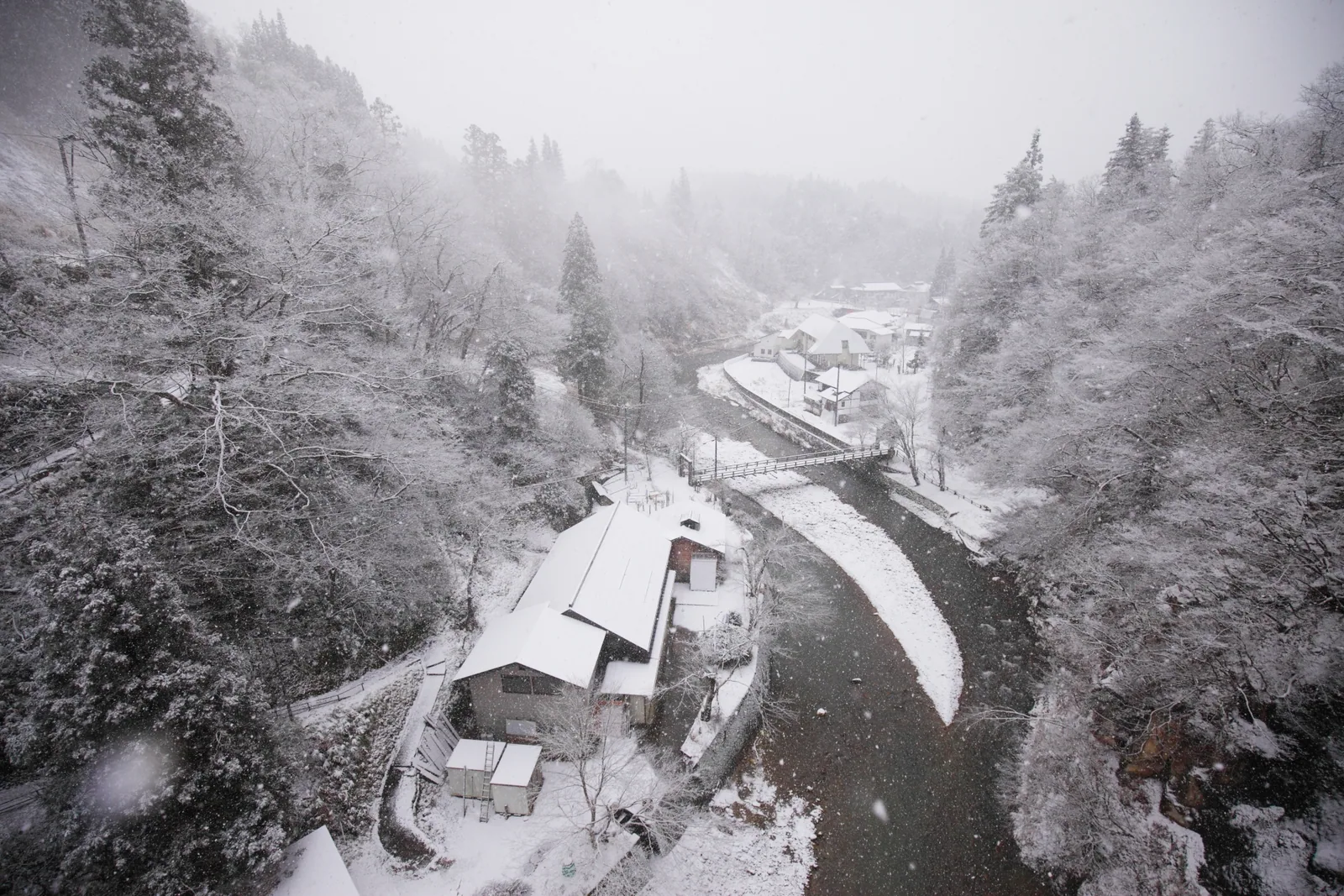西山温泉