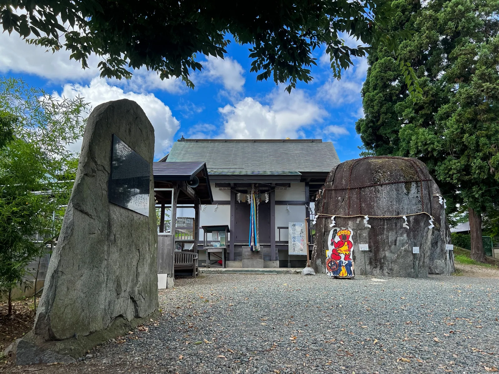三ツ石神社