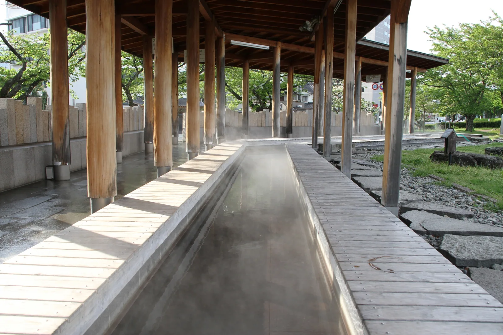 湖畔公園足湯