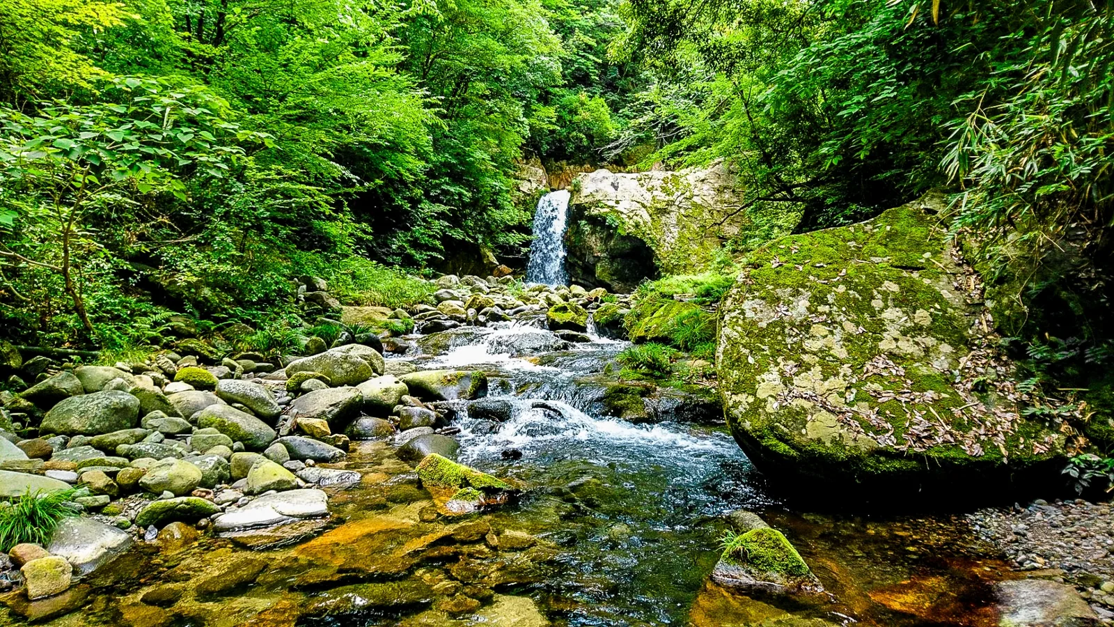 岳間渓谷