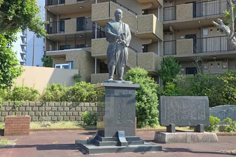 塚原卜伝の銅像