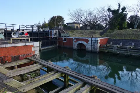 横利根閘門