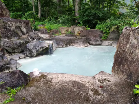 燕温泉 黄金の湯