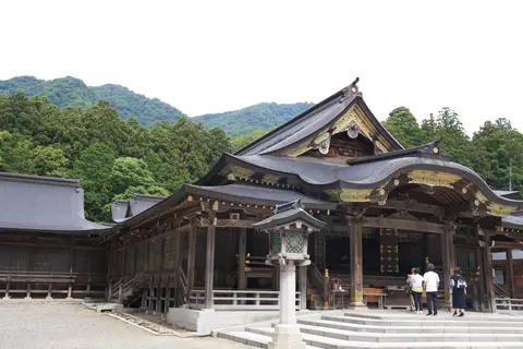 彌彦神社