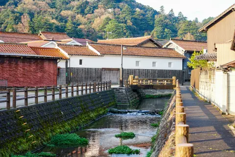 倉吉白壁土蔵群・赤瓦