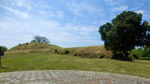 古代出雲王陵の丘