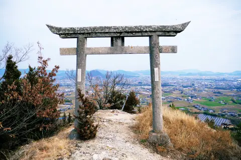 嶽山