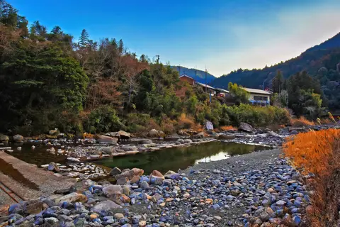 馬路温泉